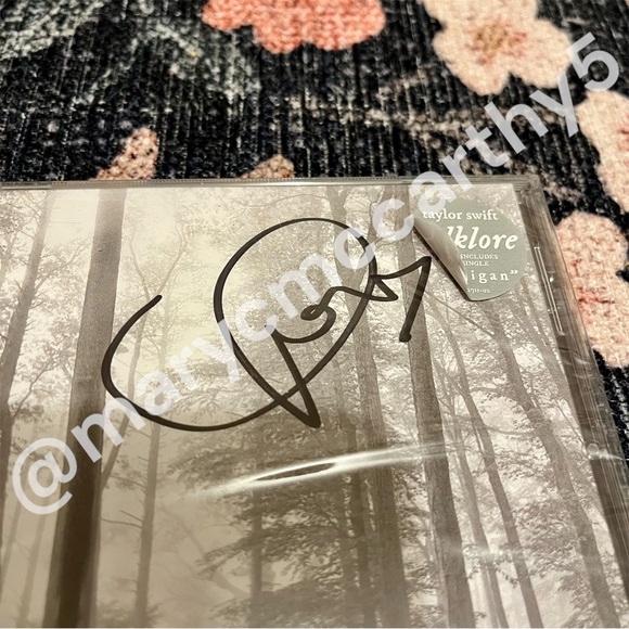 SIGNED Taylor Swift Folklore CD with attached heart | New & Sealed - Picture 4 of 7